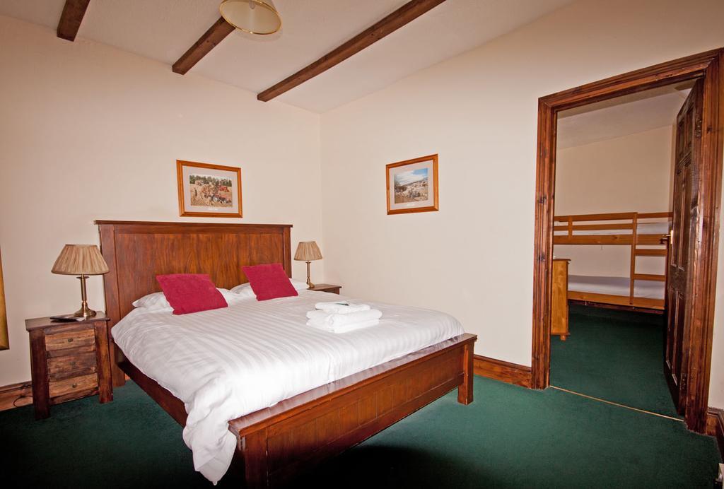 The White Hart Hotel Menheniot Habitación foto