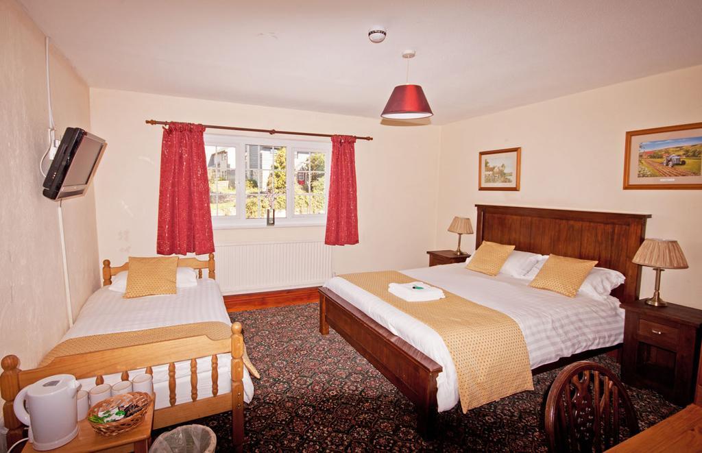 The White Hart Hotel Menheniot Habitación foto